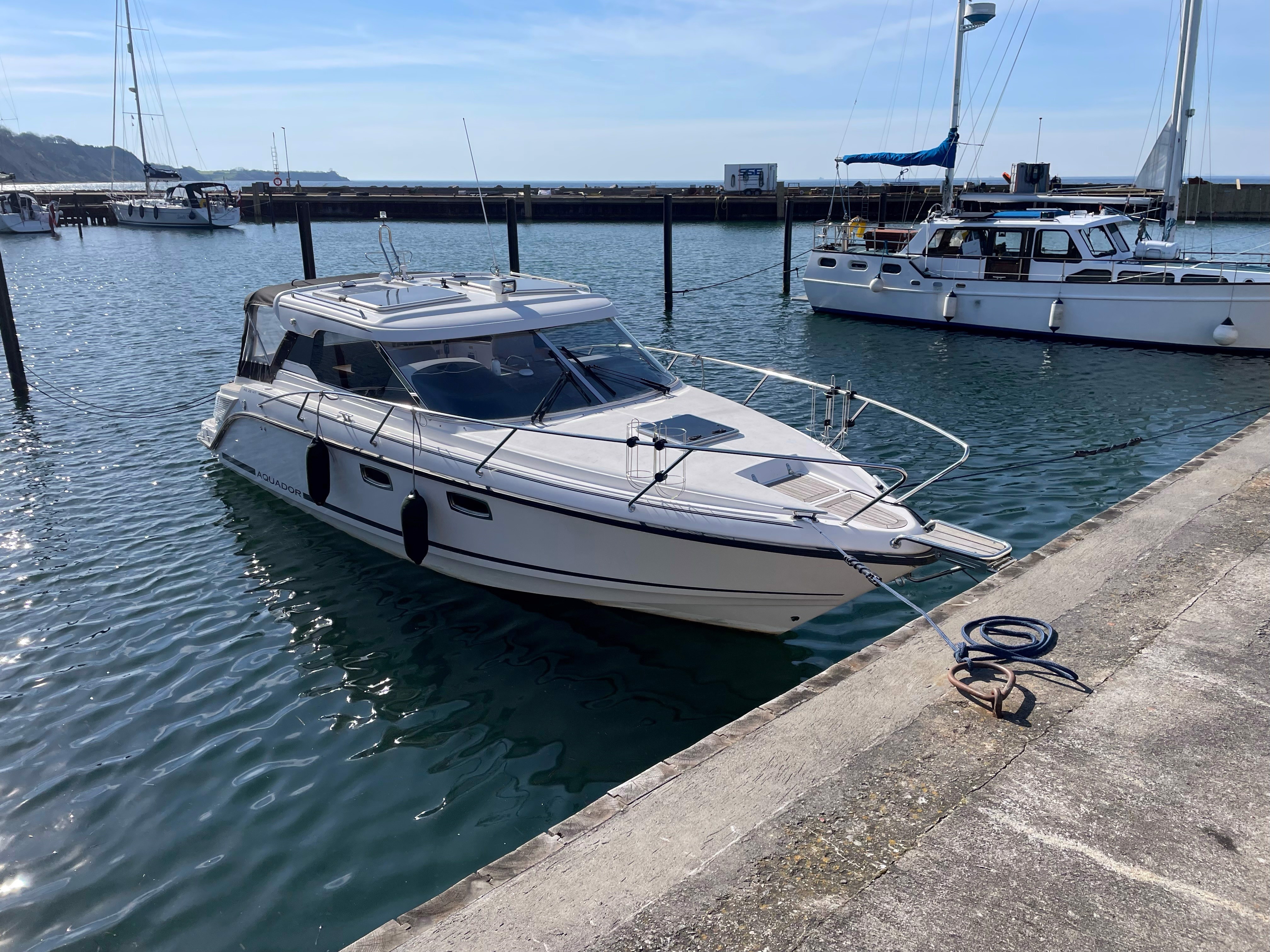 Y_Aquador_motor_boat