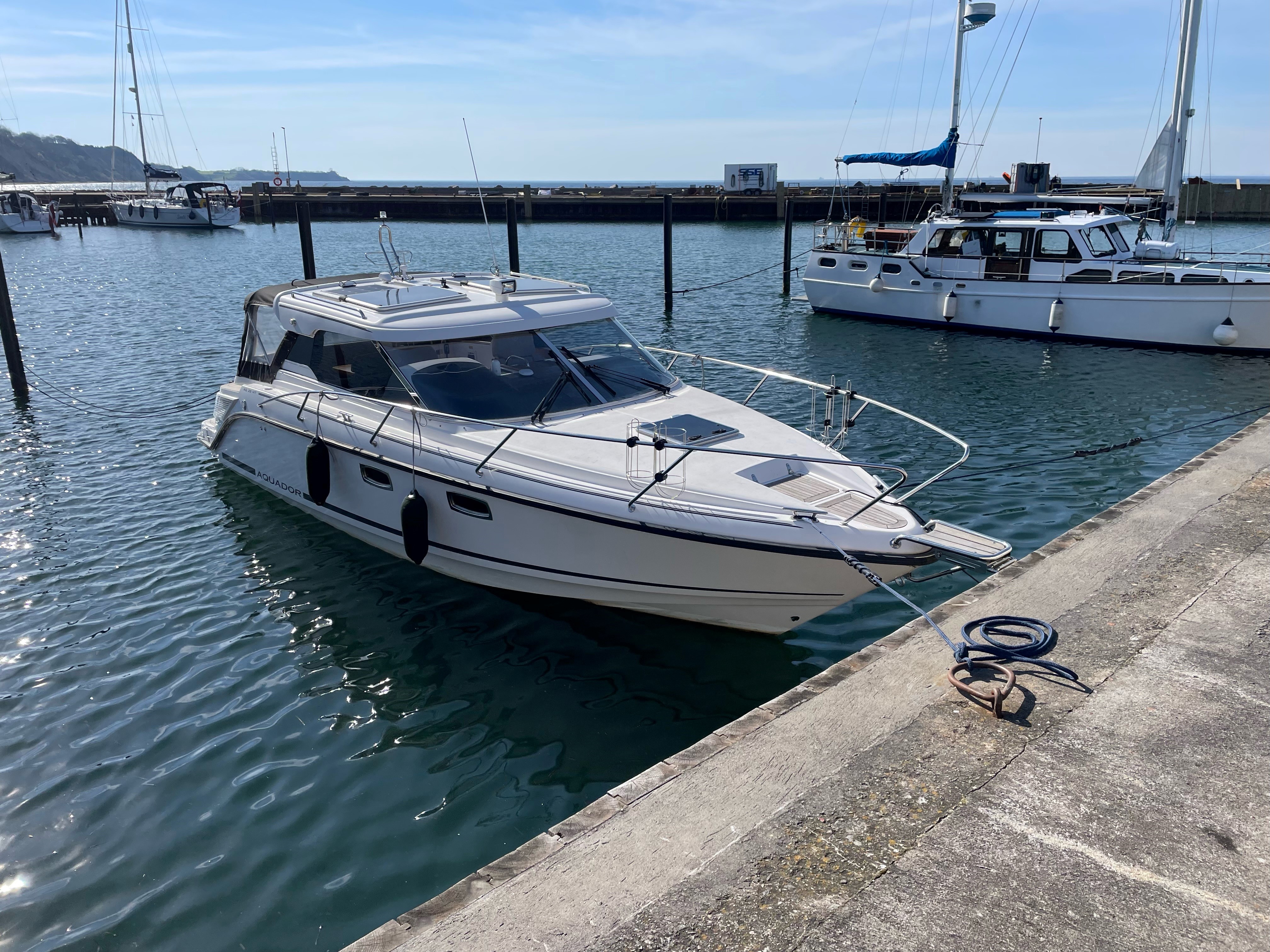 Y_Aquador_motor_boat